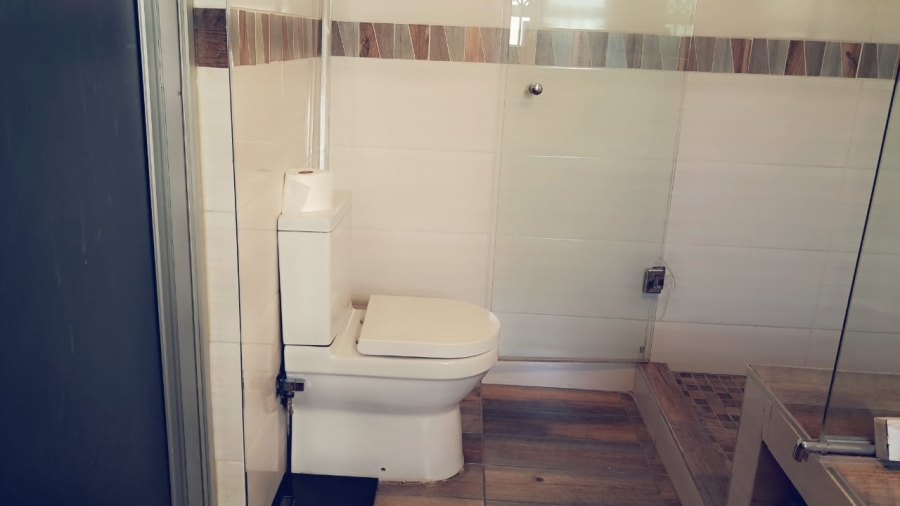 5 Bedroom Property for Sale in Ilitha Park Western Cape